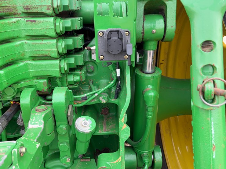 john-deere-8110-image-23