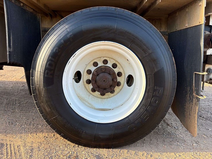 2018-hino-268a-image-9