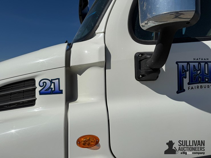 2015-freightliner-cascadia-113-image-11