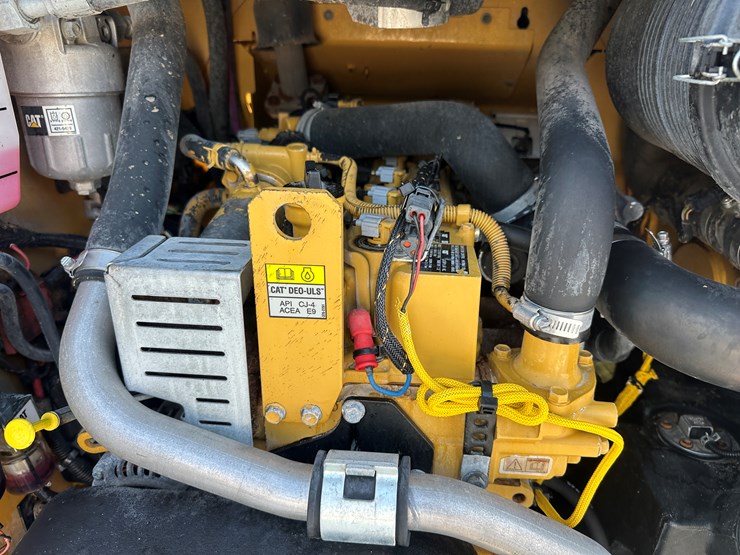 2018-caterpillar-236d-image-44