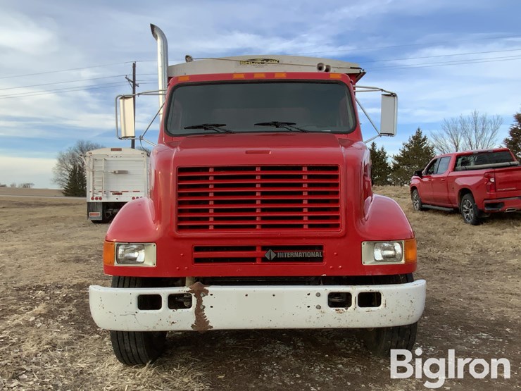 1993-international-8100-image-2