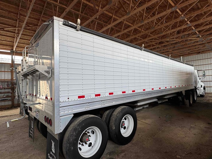 2015-stoughton-hopper-image-4