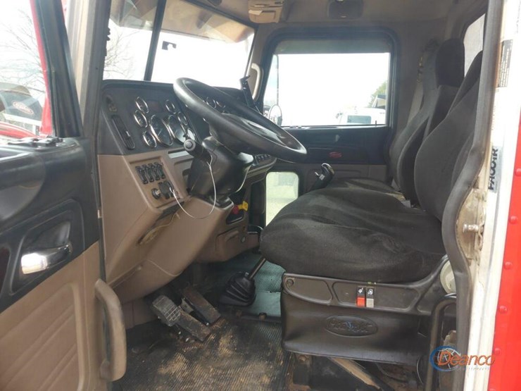 2018-peterbilt-389-image-14