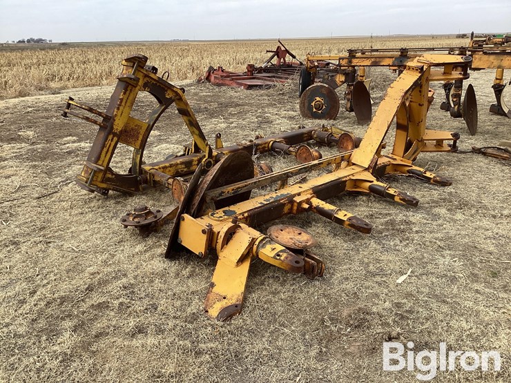 baker-reversible-disc-plows-image-3