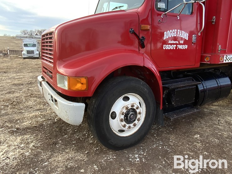 1993-international-8100-image-17