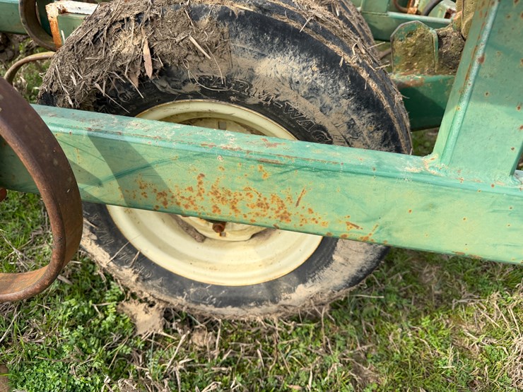 john-deere-32-image-13