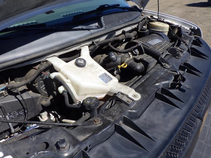 2017-chevrolet-express-2500-image-11