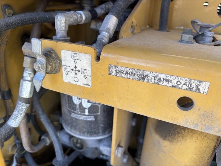 caterpillar-143h-image-68