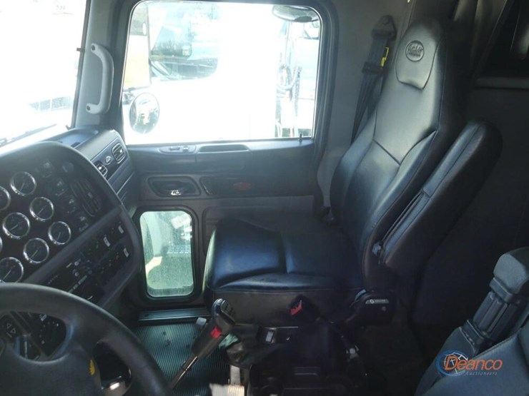 2022-peterbilt-389-image-16