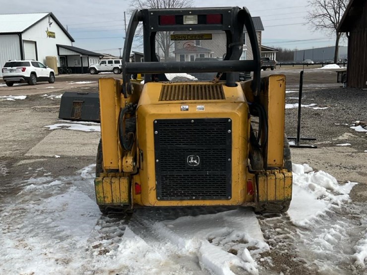 2004-john-deere-320-image-4