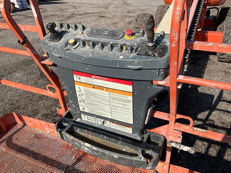 2004-jlg-600s-image-10