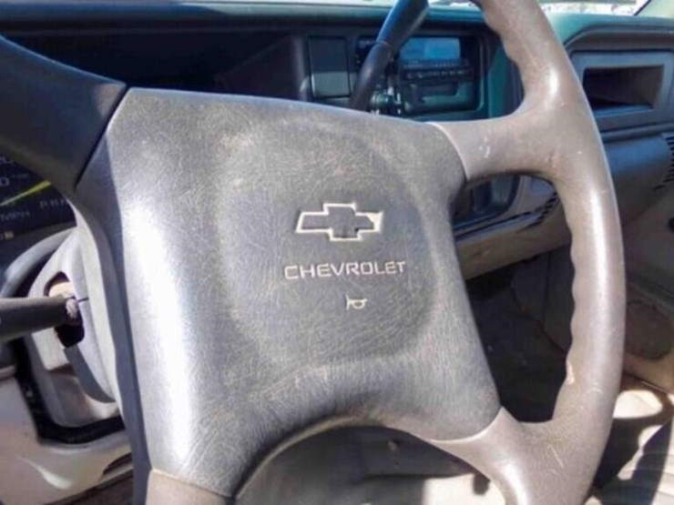 2002-chevrolet-3500-image-18