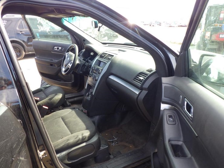 2015-ford-explorer-image-6