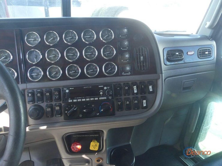 2022-peterbilt-389-image-18