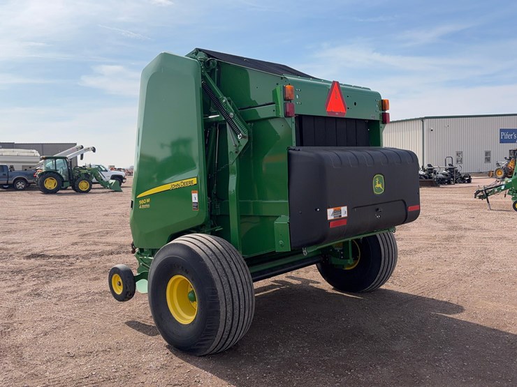 2020-john-deere-560m-image-6