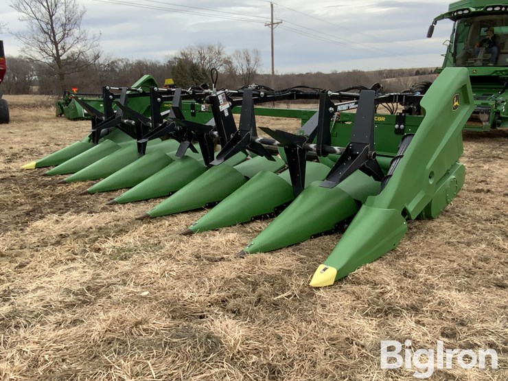 2024-john-deere-c8r-image-18