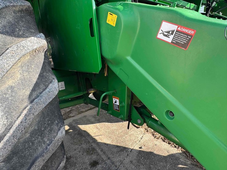 2013-john-deere-s550-image-17