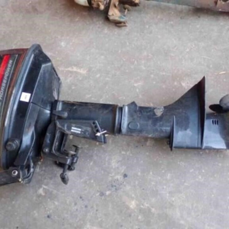 GAMEFISHER 5.0 HP BOAT MOTOR, WORKS