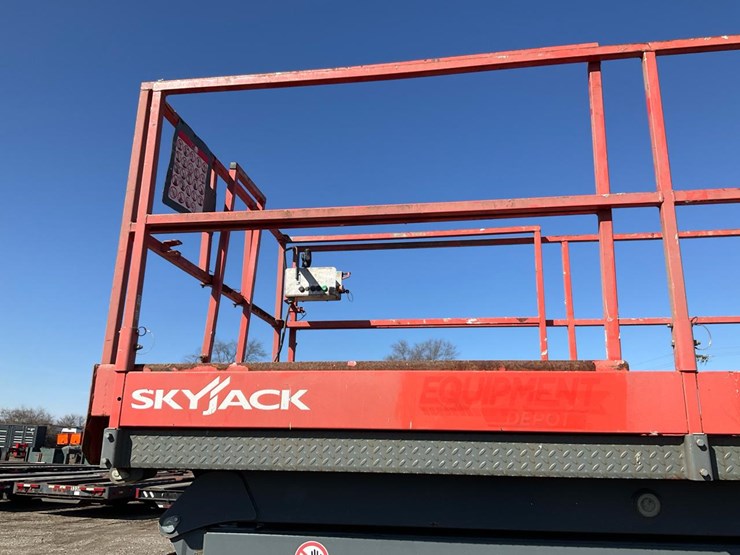 2015-skyjack-sj7135rt-image-34