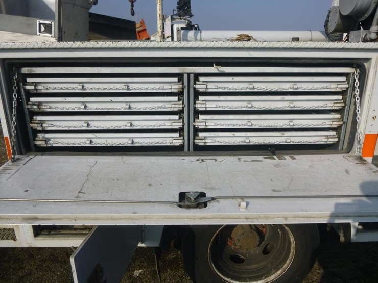 2010-ford-f550-image-25