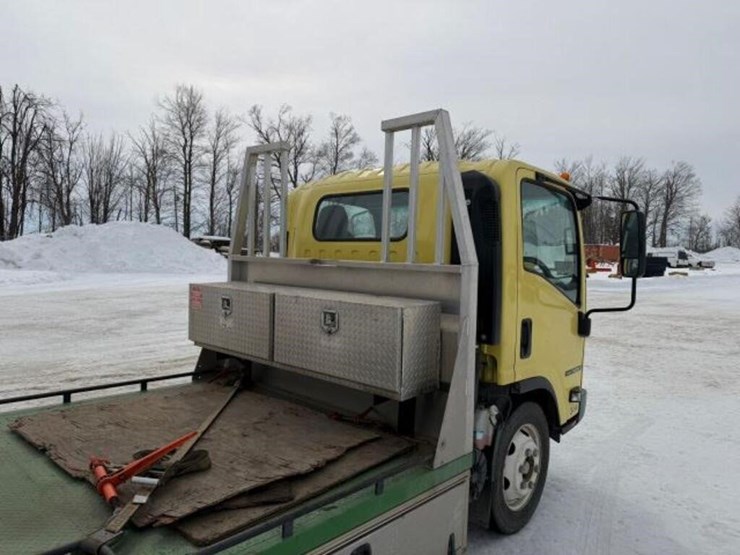 2022-isuzu-nrr-image-22