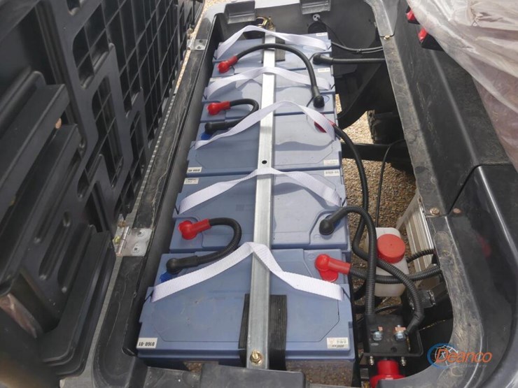 irgc80-electric-golf-cart,-s/n-lq202500378-(no-title):-canopy,-windshield,-60-volt,-rear-seat,-bluetooth-radio,-backup-camera,-turn-signals,-alum.-wheels,-on-board-charger,-no-charging-cord-image-6