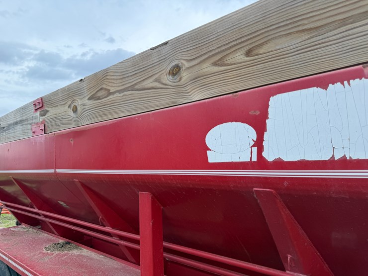 #41020-•-chandler-equipmen-17'-pull-type-spreader-image-37