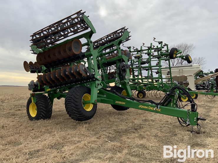 2023-john-deere-2680h-image-3