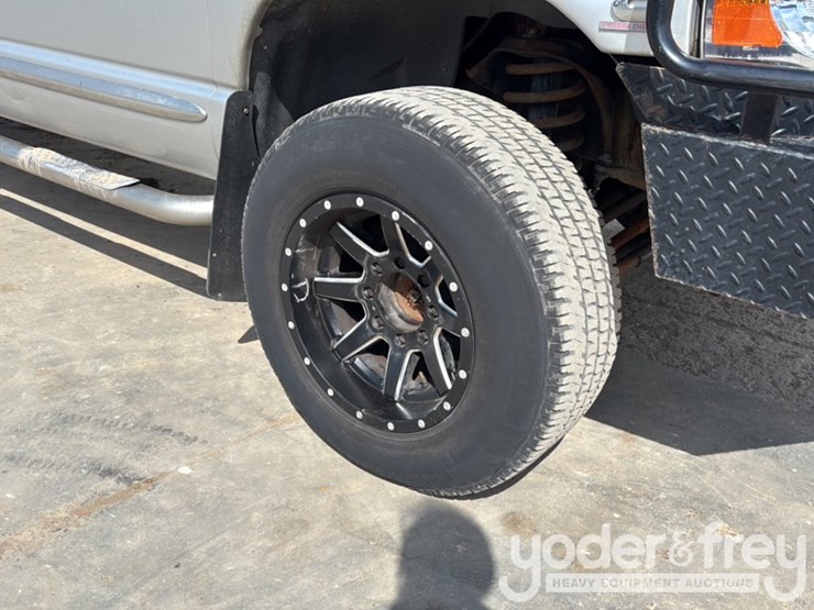 2004-dodge-ram-3500-image-13