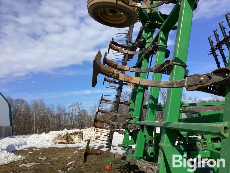 2012-john-deere-2210l-image-16