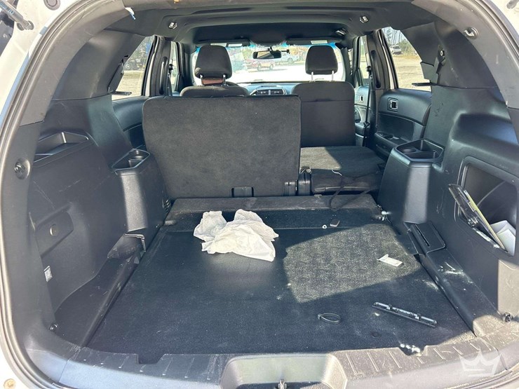 2016-ford-explorer-image-23