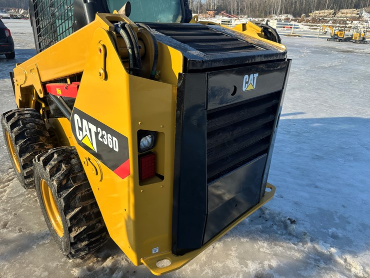 2018-caterpillar-236d-image-16