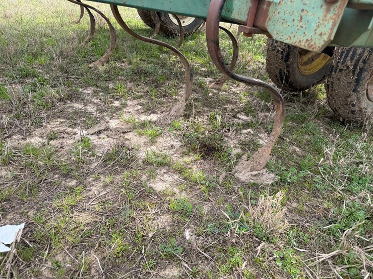 john-deere-32-image-29