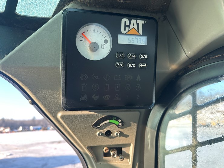 2018-caterpillar-236d-image-32