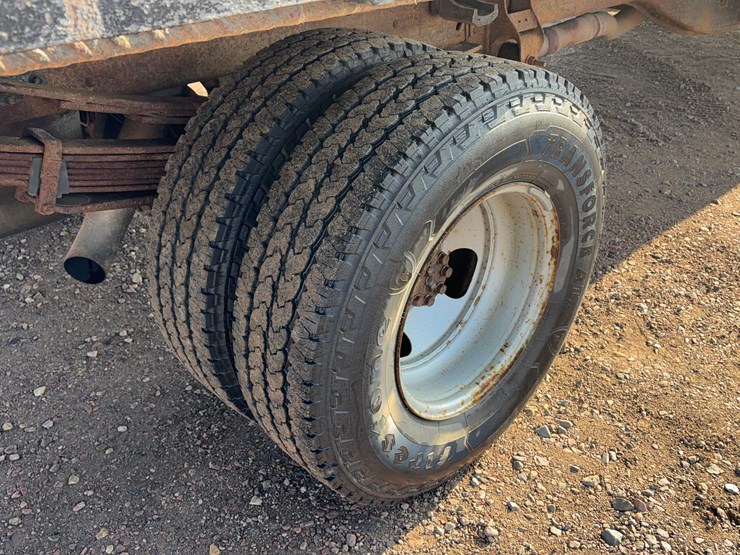 2001-chevrolet-c3500-image-15