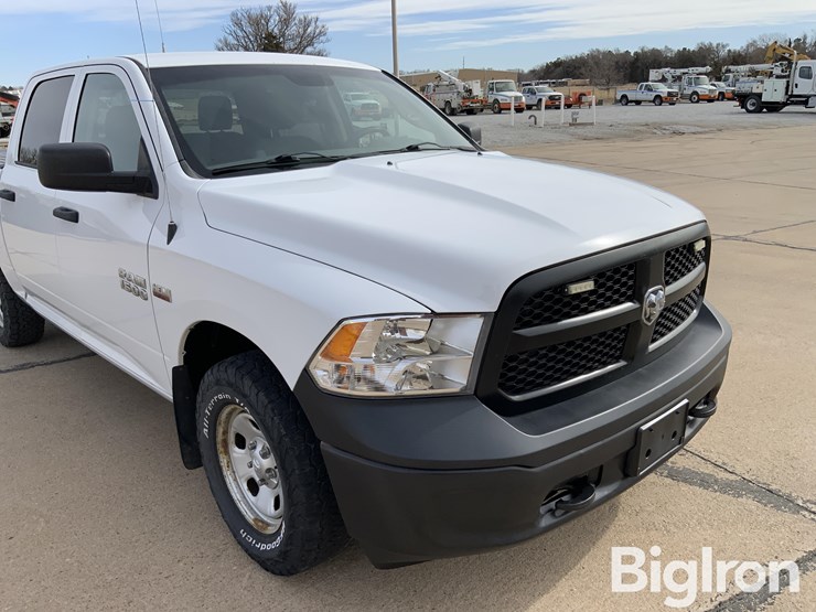 2015-dodge-1500-image-17