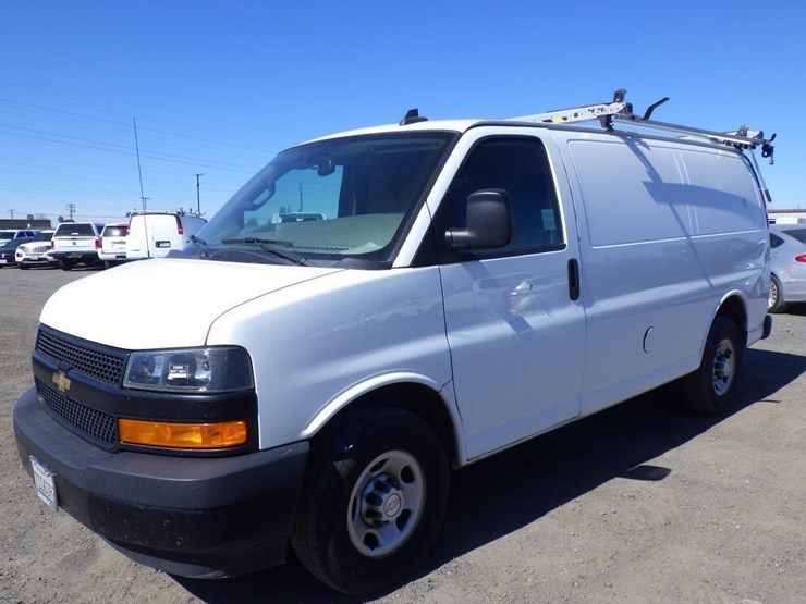 2018-chevrolet-express-2500-image-1