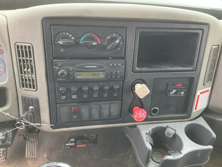 2014-international-7300-image-137