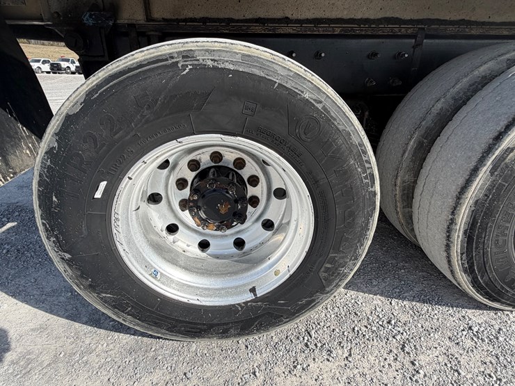 2017-mack-granite-gu713-image-71