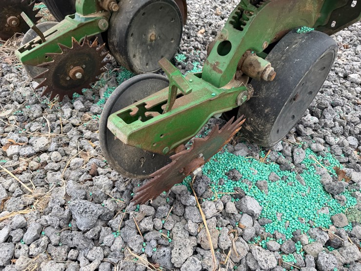 john-deere-12-image-13