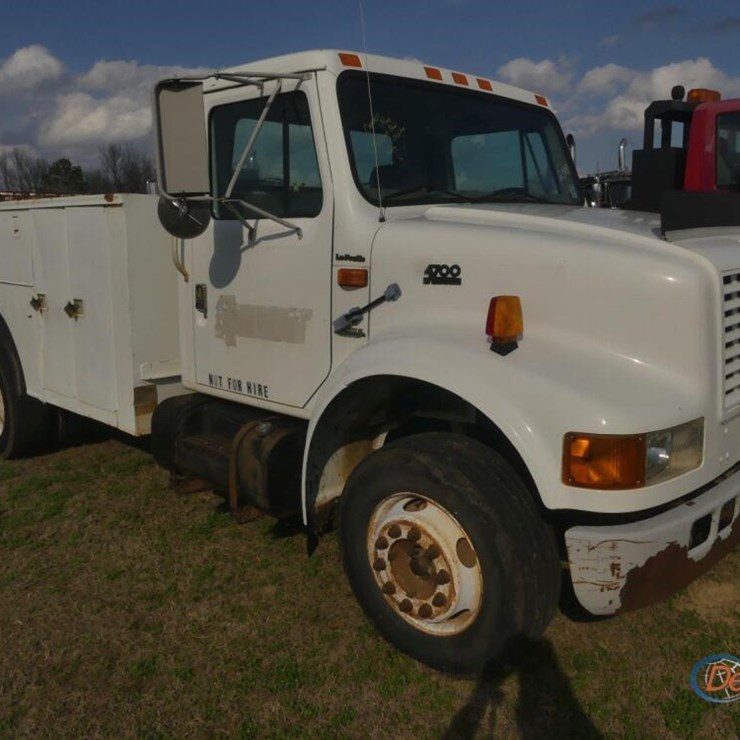 2000 INTERNATIONAL 4700