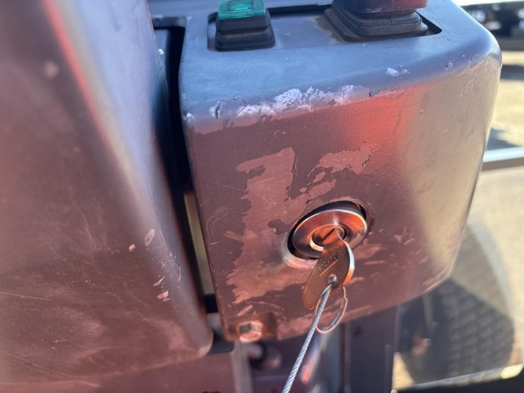 2017-kubota-l4760d-image-24