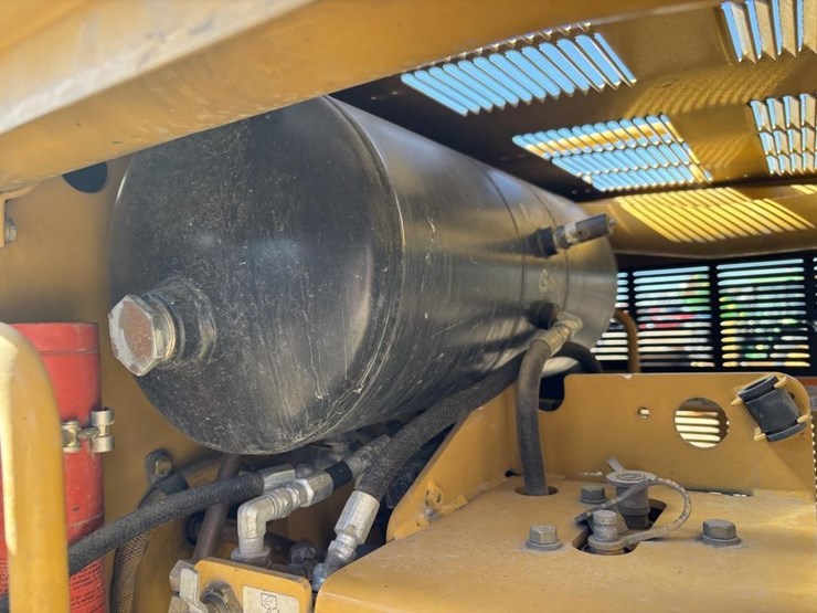 caterpillar-143h-image-70