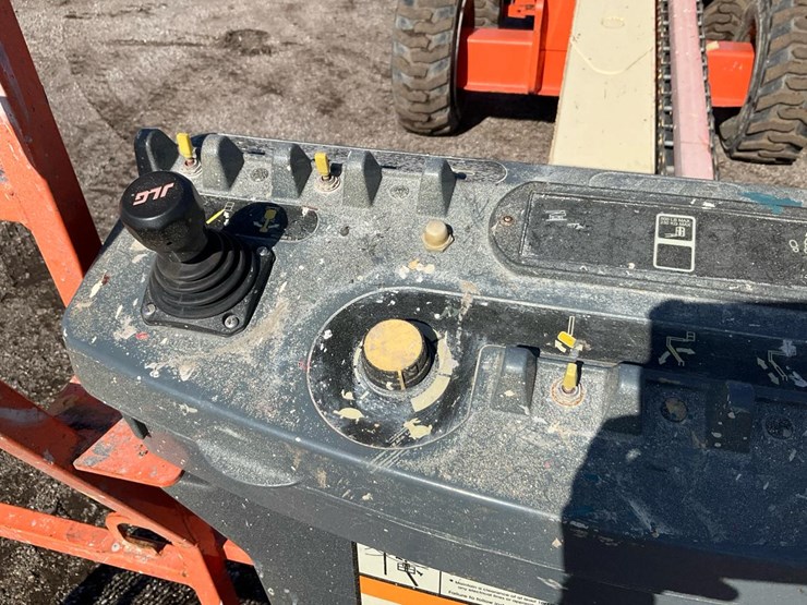 2004-jlg-600s-image-11