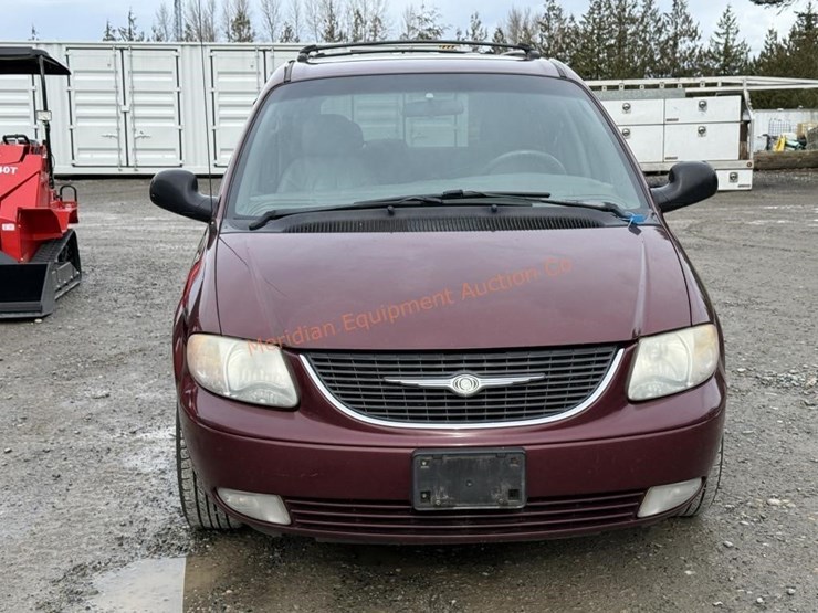 2002-chrysler-town-&-country-image-7
