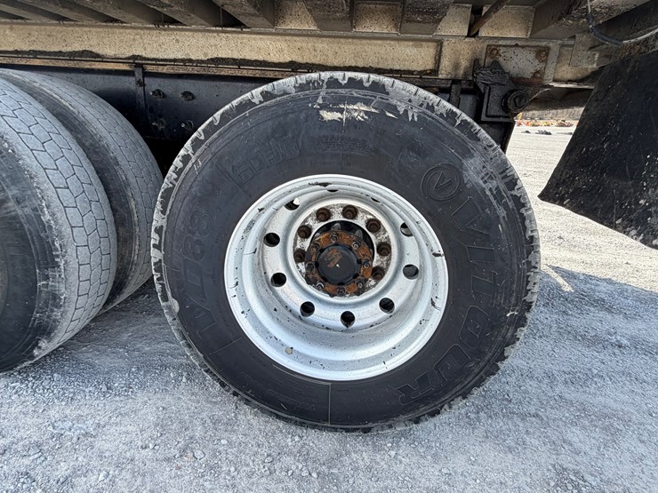 2017-mack-granite-gu713-image-55