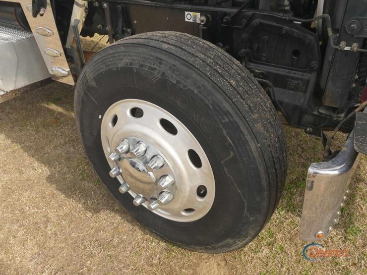 2012-peterbilt-389-image-12