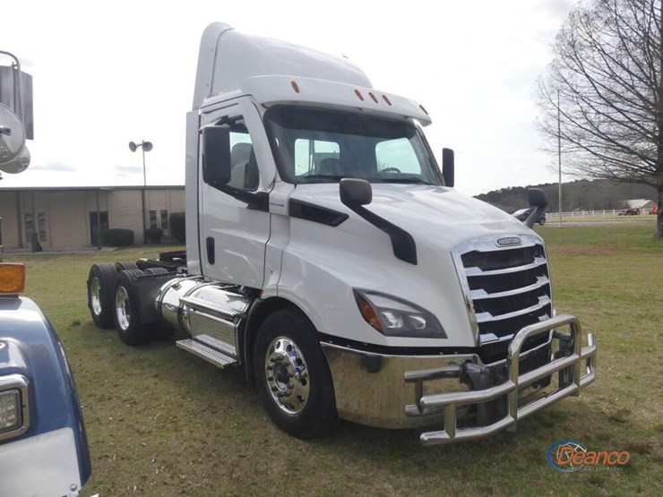 2021-freightliner-cascadia-116-image-1