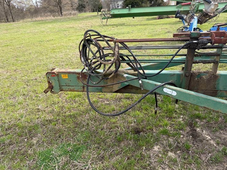 john-deere-32-image-33