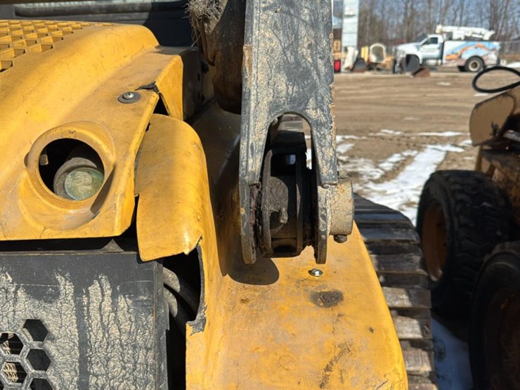 2011-new-holland-c238-image-38